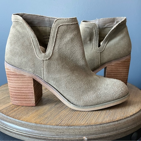 Urban Outfitters Shoes - Urban Outfitters Maude Taupe Ankle Boots